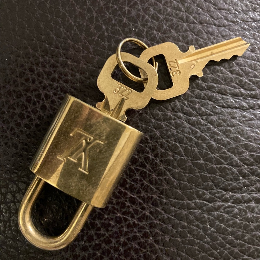 Louis Vuitton #322 EUC Gold Padlock & Key